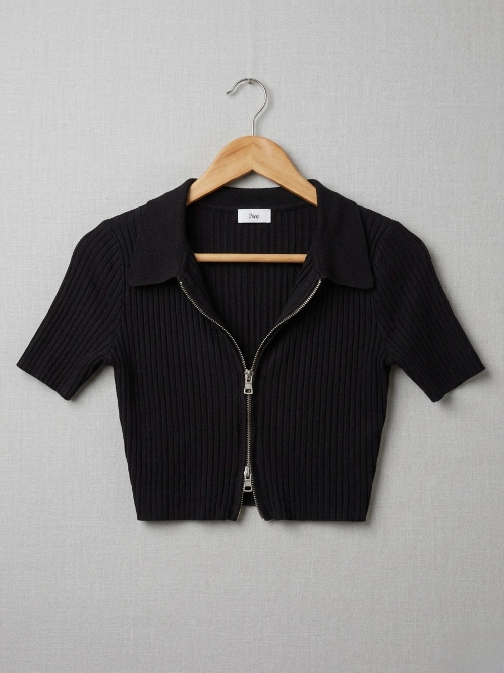 Twik Par Simon’s Black Ribbed Short-Sleeve Crop Zip Top
